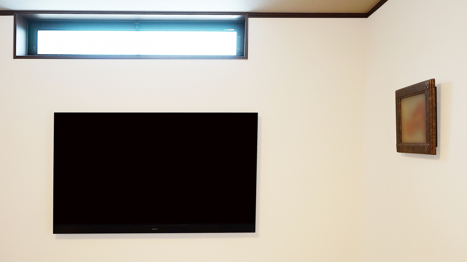 2019年モデルのPanasonic・VIERA「有機ELテレビ / TH-65GZ2000」をスタイリッシュに壁掛け 画像No.2