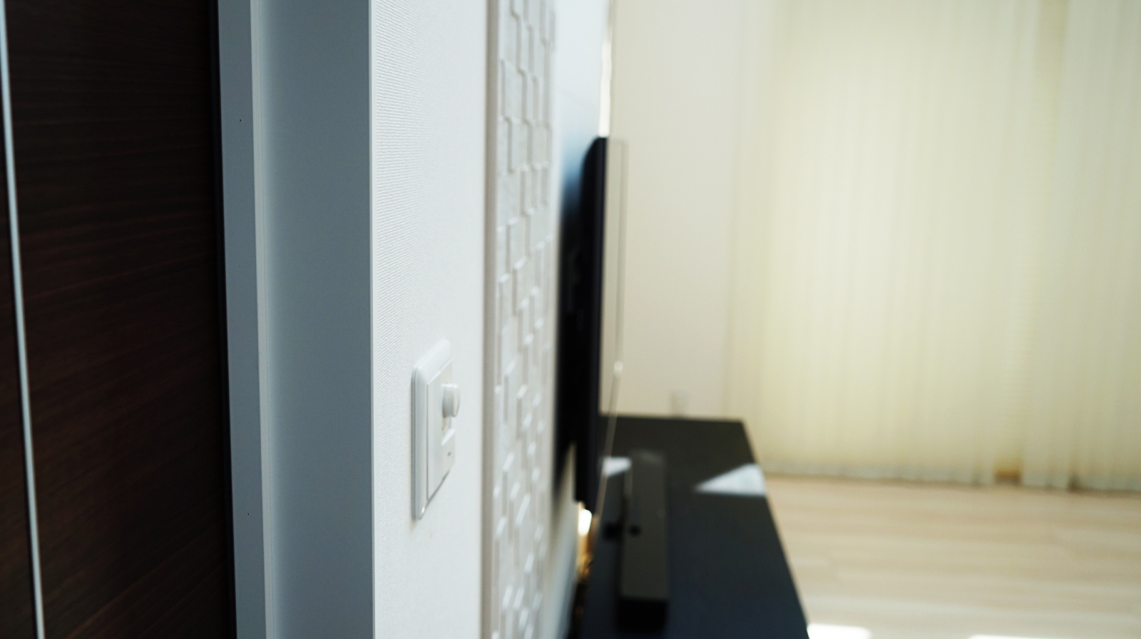 エコカラット壁にPanasonic・VIERA「TH-55CX800N」の壁掛け 画像No.1
