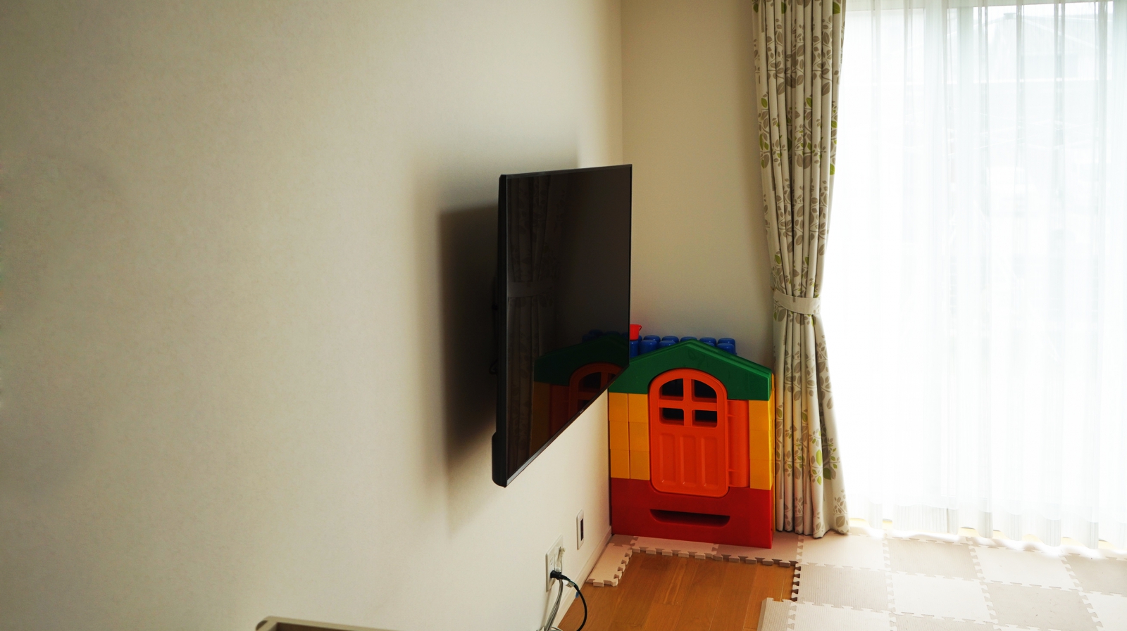 見た目と機能性から壁掛けテレビを構想されて55インチ・ビエラ「TH-55FX750」の壁掛け 画像No.2