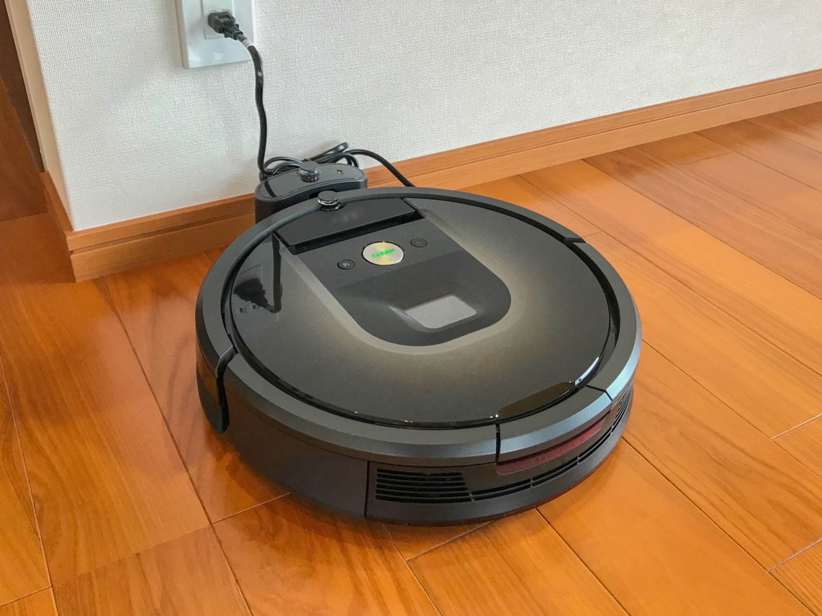 HDMIコンセント+小型HDDで何も置かない壁掛けテレビの画像