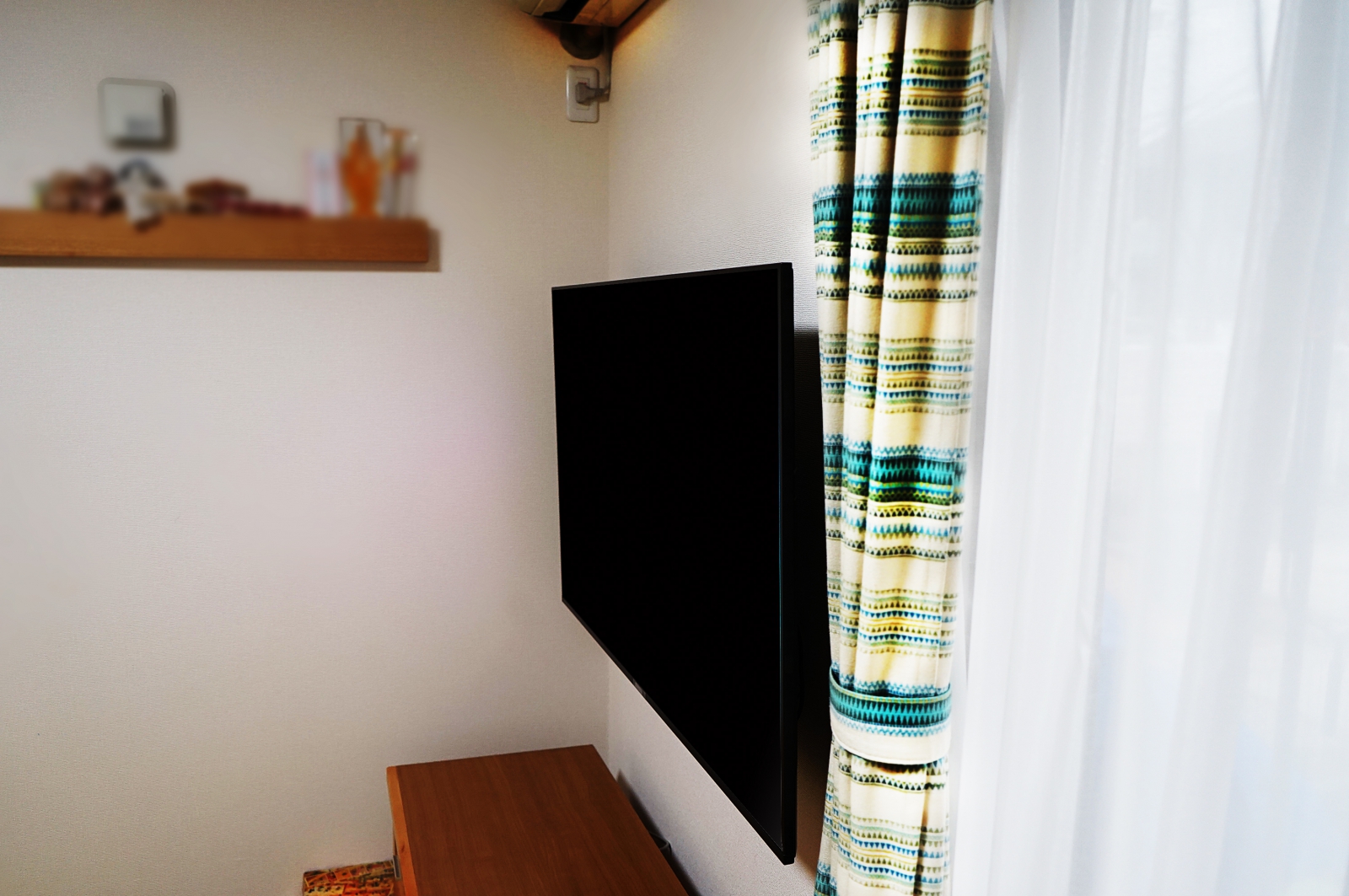 55インチ・ブラビアをピッタリと専用的な空間に壁掛け 画像No.2