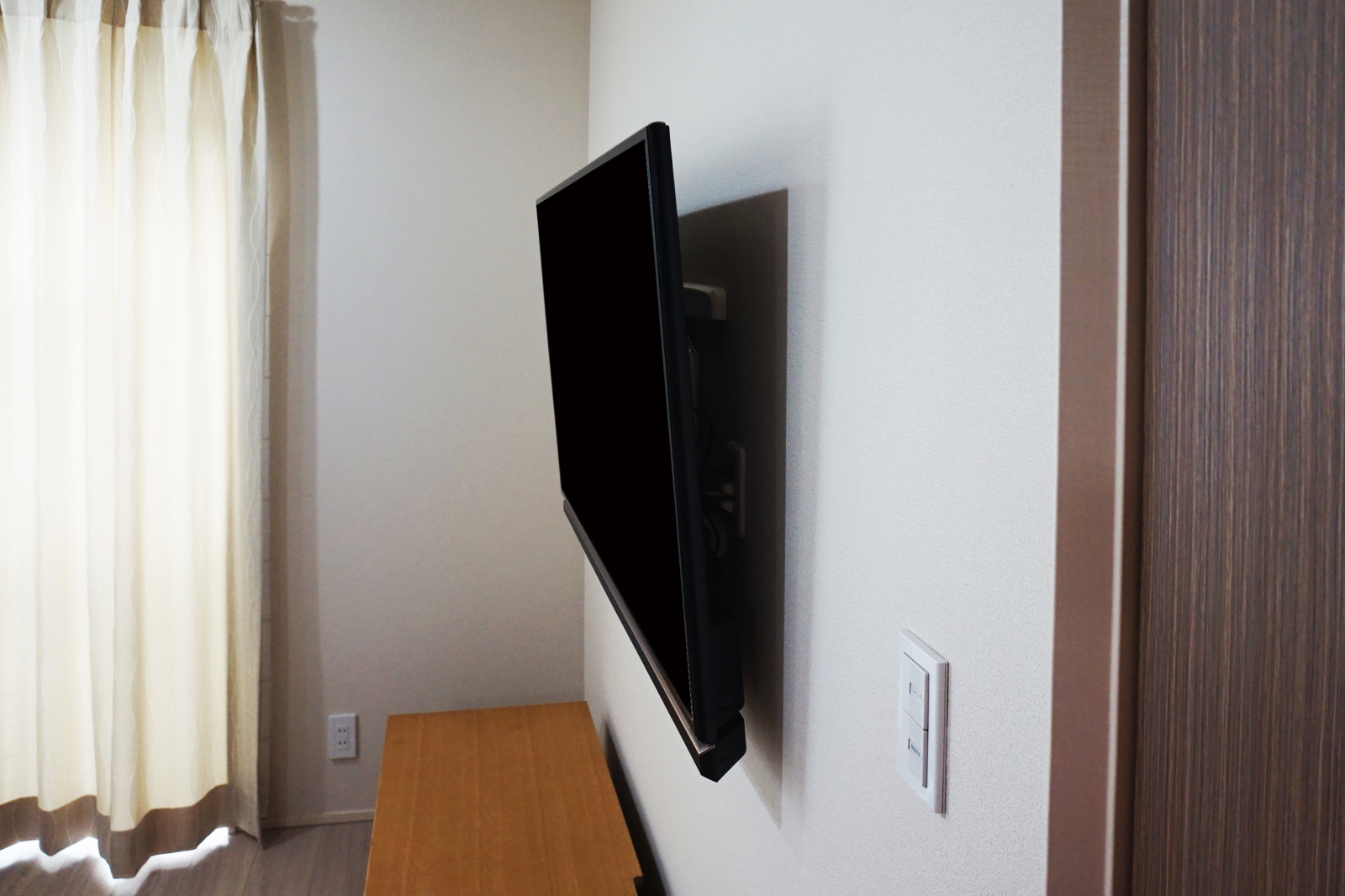 テレビ台と上下左右可動式で感じる壁掛け後の使い勝手も向上しました。 画像No.2