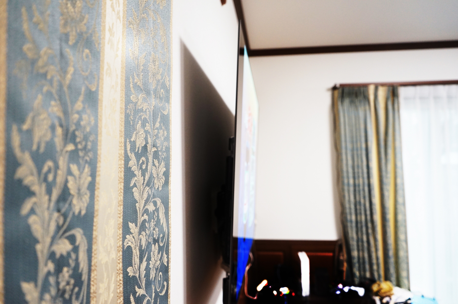 雰囲気とライフスタイルに合わせて65インチ有機ELテレビ「KJ-65A8F」の壁掛け 画像No.2