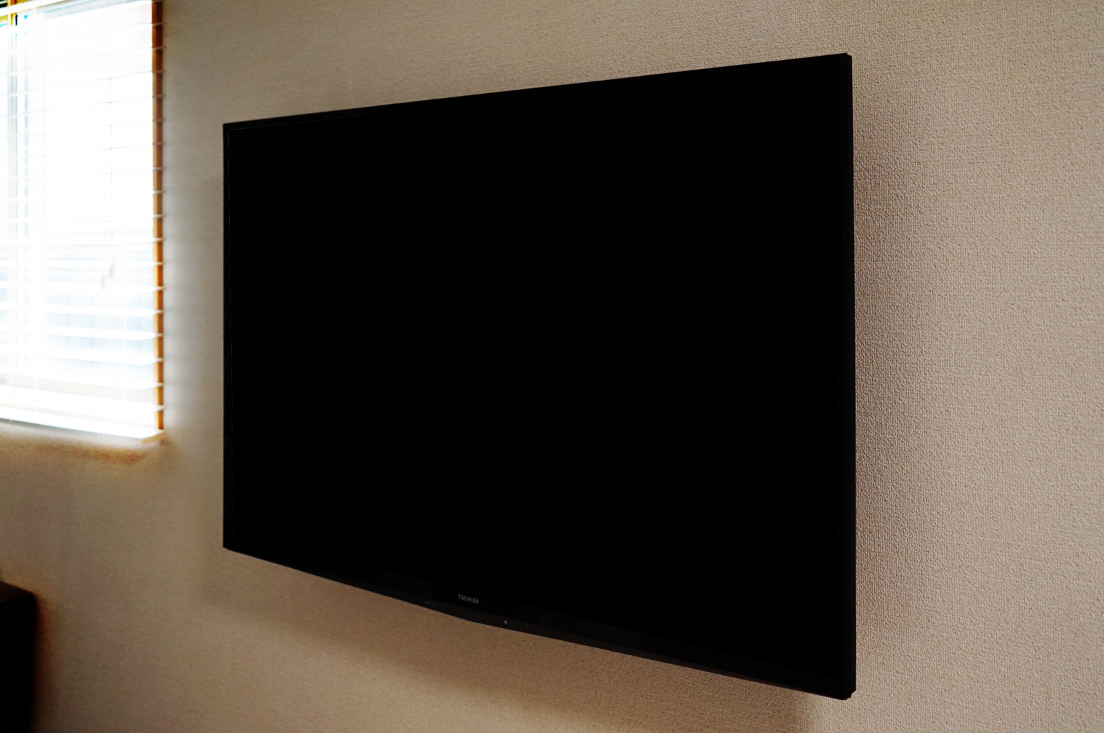 位置や金具を選定して家族みんなで楽しめる空間にはやっぱり壁掛けテレビ。 画像No.1