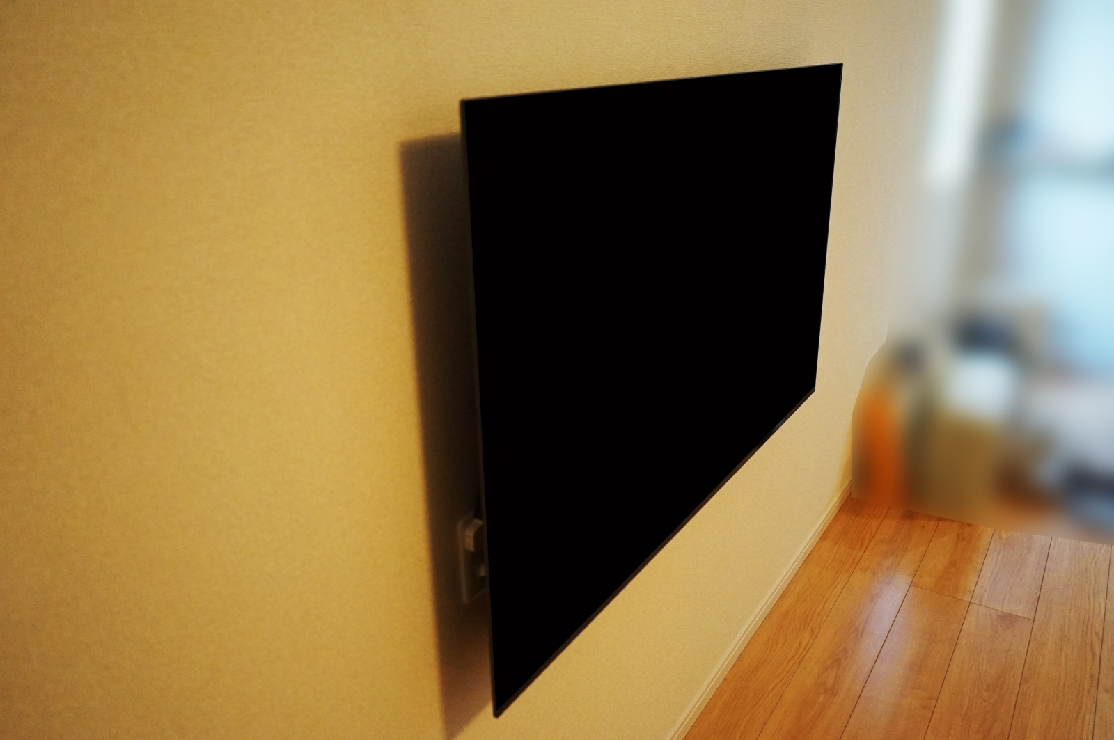 既存コンセントから配線にこだわれてブラビア55インチ・有機ELテレビ「KJ-55A8F」を壁掛け 画像No.2