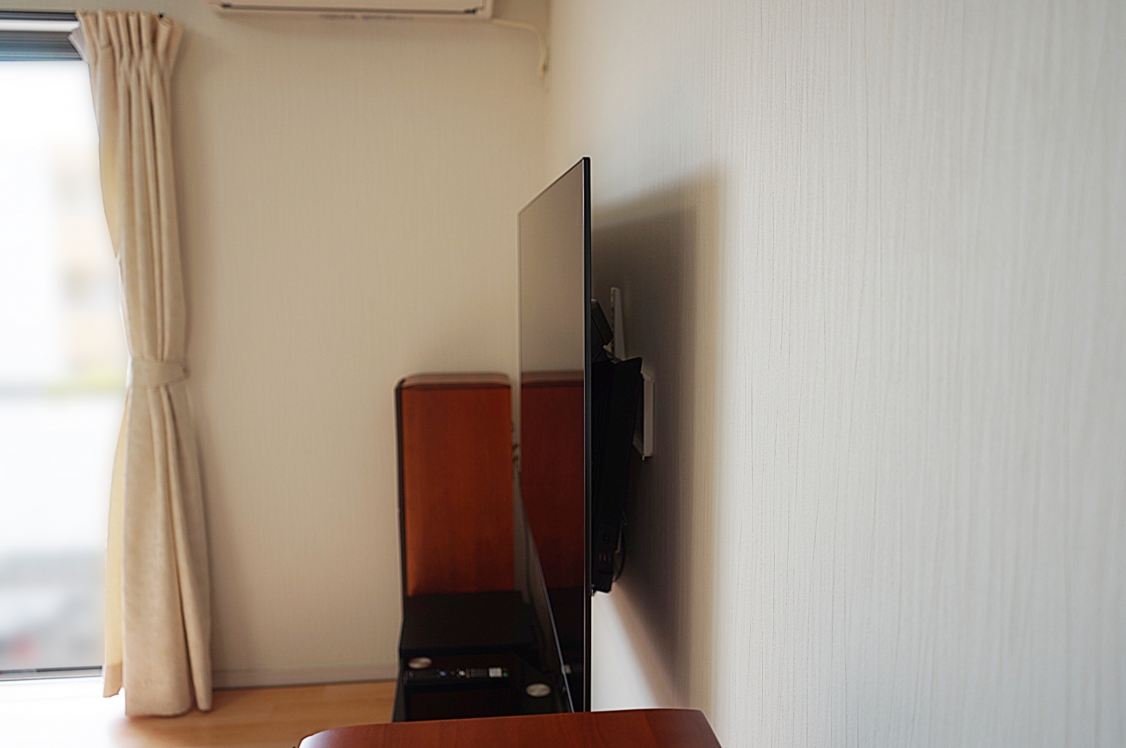 音にこだわられたオーディオシステムとブラビア・55インチ有機ELテレビ「KJ-55A9F」を組み合わせた壁掛け施工 画像No.2