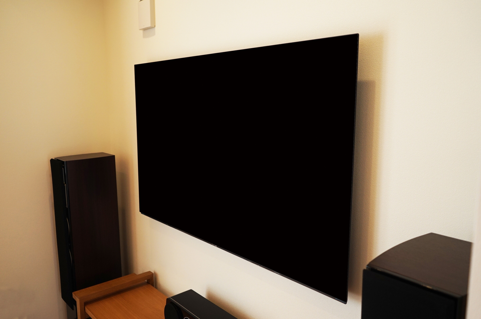 リビングと書斎にこだわりの音響と組み合わせた壁掛け施工をさせていただきました 画像No.1
