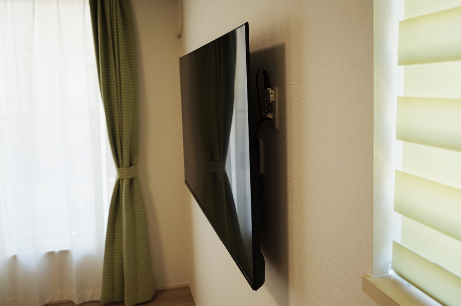 リビングへTOSHIBA・REGZAの55インチ液晶テレビと玄関にエコカラットを施工させていただきました。 画像No.1