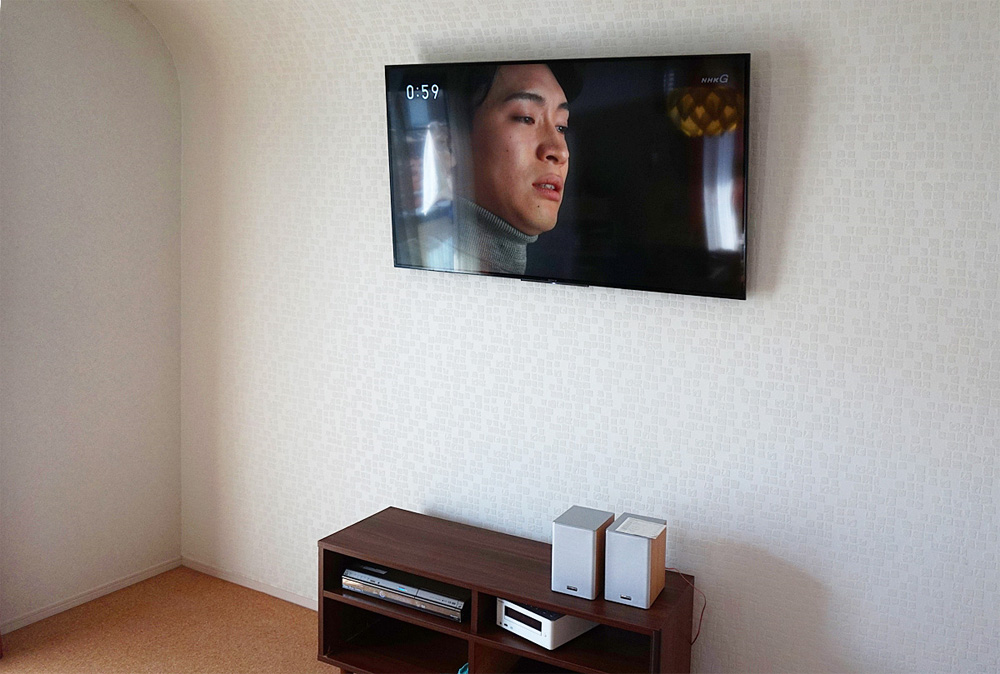店舗での壁掛けテレビ施工事例