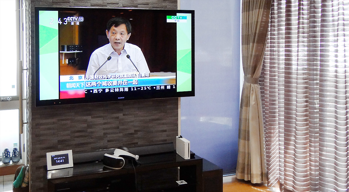 岐阜県岐阜市のお客様宅で壁掛けテレビ。壁はエコカラットです。